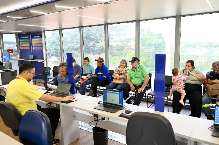 Carreta do Poupatempo atende população de Leme por quatro dias