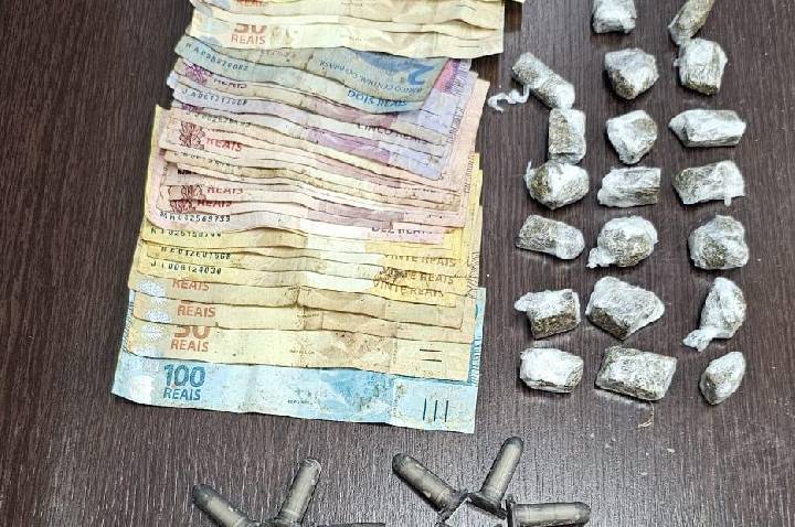 Dupla é detida por tráfico após tentativa de fuga em área de mata em Leme