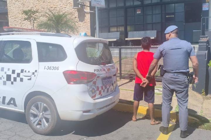 Homem procurado é localizado em sítio e preso durante operação em Pirassununga