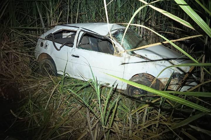 Motorista morre após capotamento em estrada rural de Leme