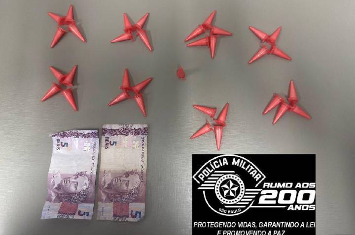 Mulher é presa por tráfico de drogas durante operação da PM em Leme