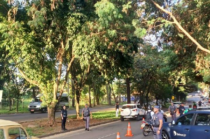 Operação conjunta entre PM e Detran reforça segurança viária em Leme