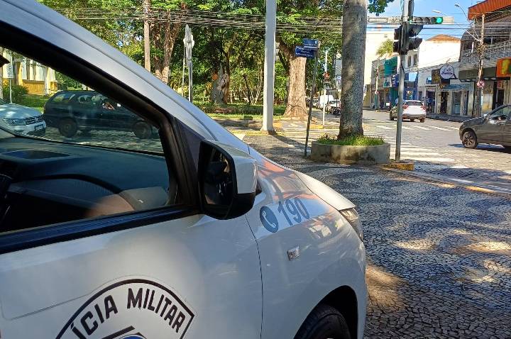 PM apreende drogas com grupo em van durante operação em rodovia de Pirassununga