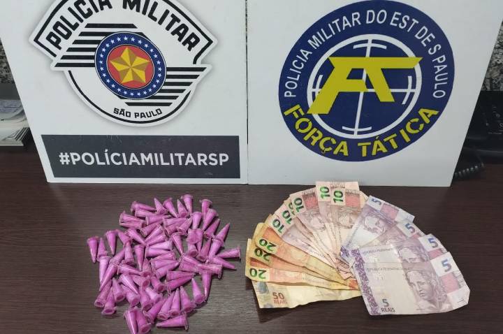 PM prende homem e apreende porções de cocaína em área conhecida por tráfico em Leme