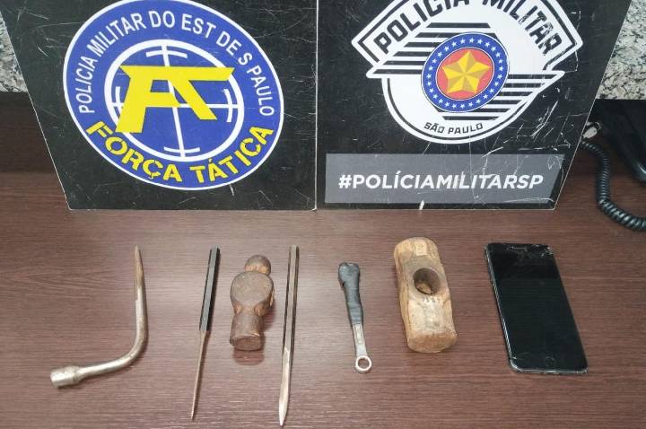 Polícia Militar apreende ferramentas usadas em furtos e detém dupla em Leme