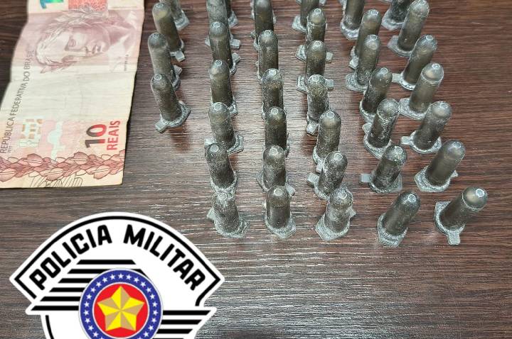 Prisão por suspeita de comércio ilegal de drogas mobiliza polícia em Leme