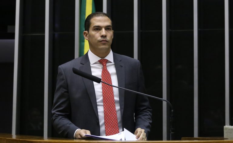 Câmara aprova projeto que cria 330 funções comissionadas para o STJ; acompanhe