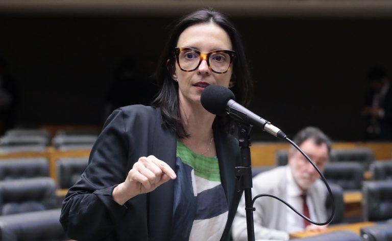 Câmara aprova projeto que cria a carteira nacional de docente