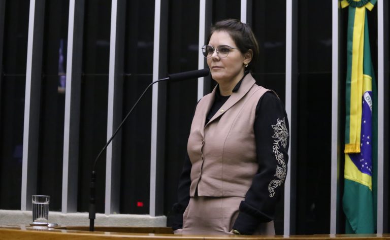 Câmara aprova projeto que inclui crime de assédio sexual no Código Penal Militar; acompanhe