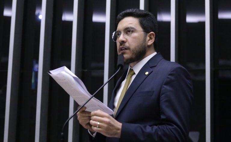 Câmara aprova projeto sobre proteção de crianças em ambientes digitais