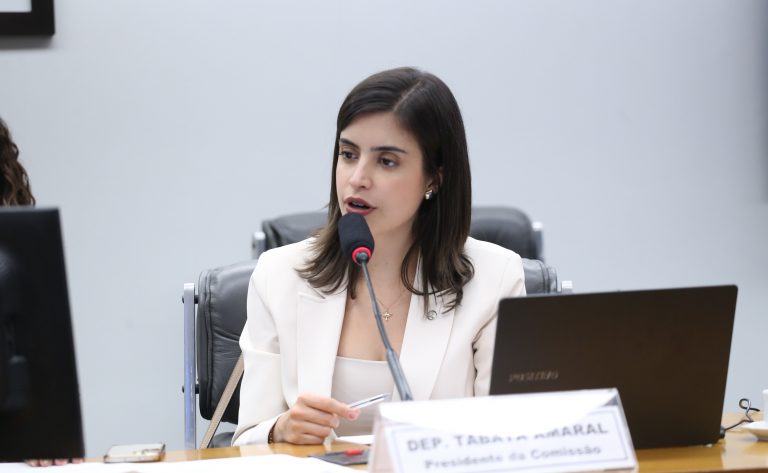 CCJ aprova prazo maior para avaliação de desempenho de bolsista em caso de maternidade