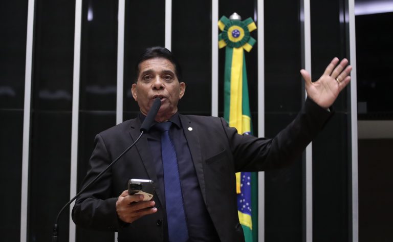 Comissão aprova exigência de informação sobre padrão de segurança de box de banheiro