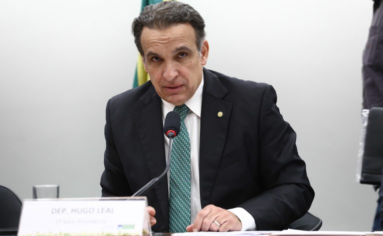 Comissão aprova projeto que prevê arquivamento de multa ao se comprovar existência de CNH