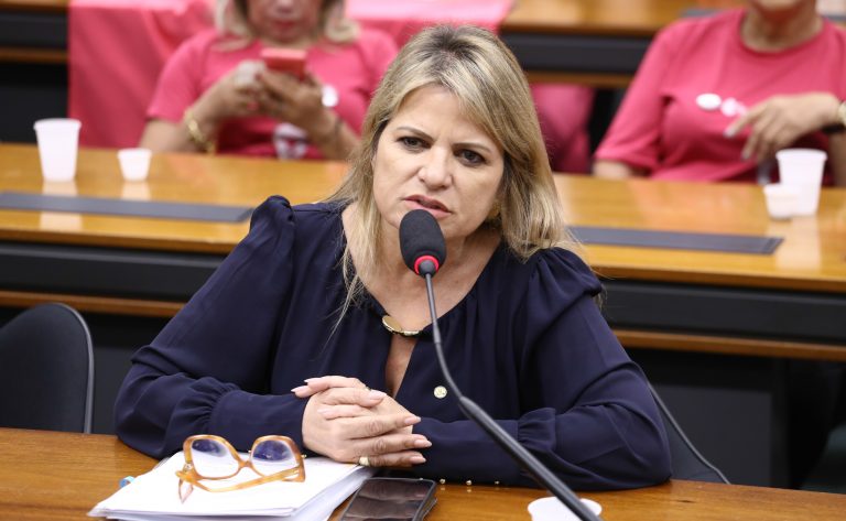 Comissão de Saúde debate atenção a doenças do sangue no SUS