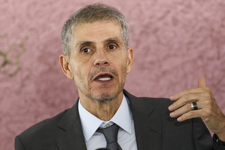 Comissões ouvem ministro sobre política de comunicação do governo