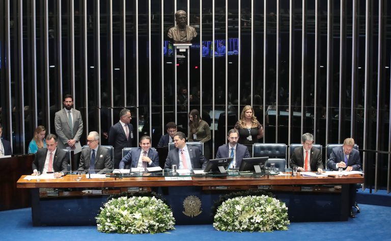 Em discurso de homenagem ao Grupo Globo, Motta defende democracia e direito à informação