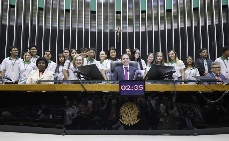 Especialistas pedem aprovação de projeto sobre proteção de crianças em ambiente digital