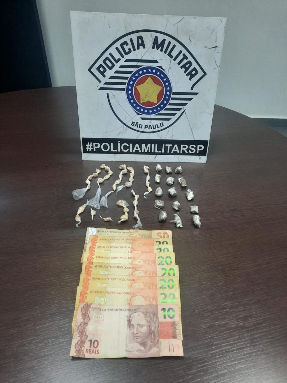 Jovem é preso por tráfico de drogas no Jardim Primavera, em Leme