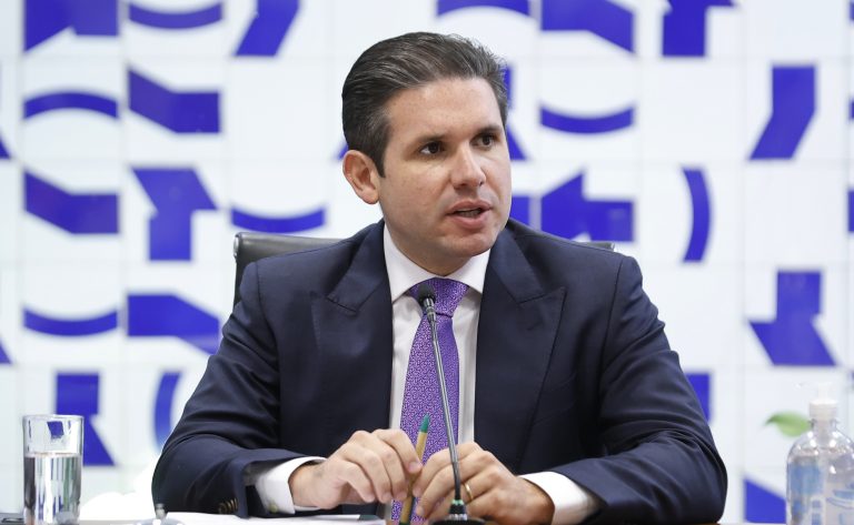 Motta quer votar na quarta-feira projeto sobre proteção de crianças em ambiente digital