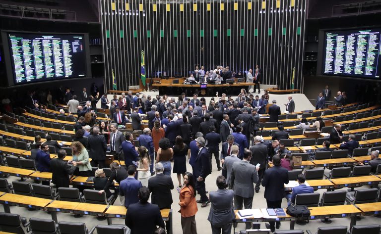 Câmara aprova MP que cria o programa Agora Tem Especialistas; acompanhe