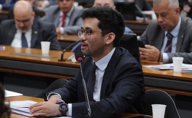 Comissão aprova acesso gratuito à agua potável e a sanitários a entregadores de aplicativos