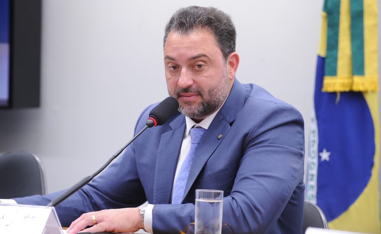 Comissão aprova meia-entrada para profissionais da educação básica em todo o país