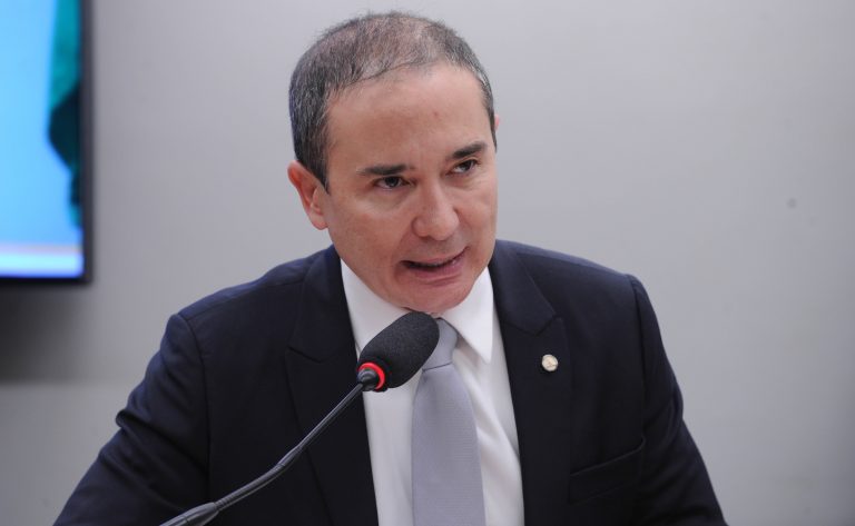 Comissão aprova mudanças no Fies para beneficiar estudantes de baixa renda