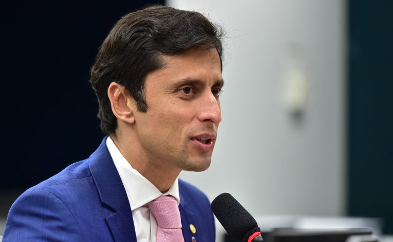 Comissão aprova prioridade em serviços públicos para mães e cuidadores de pessoa com deficiência ou autismo