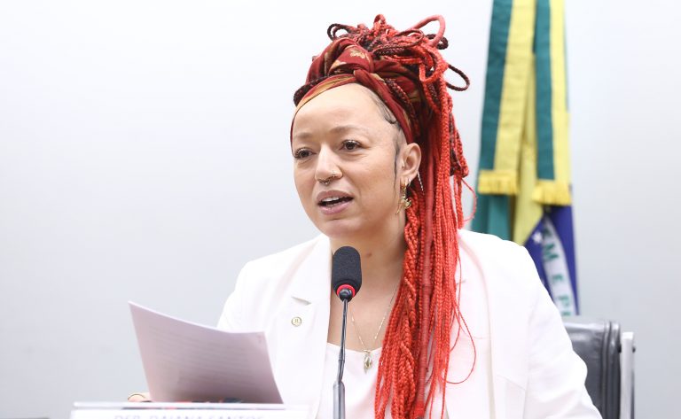 Comissão aprova reparação por discriminação ou racismo contra consumidores