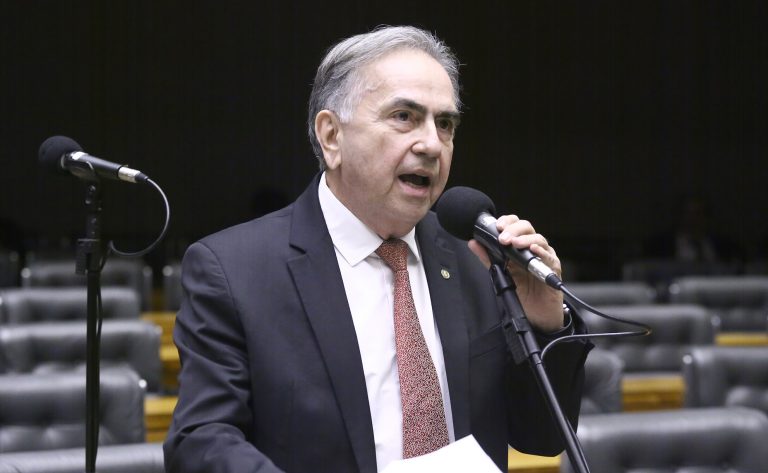 Comissão debate instalação de portos secos no Brasil