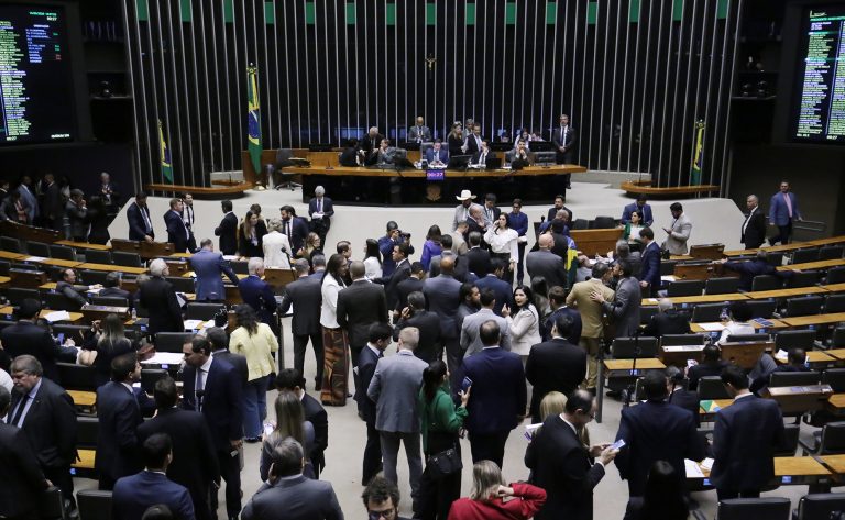 Deputados da base governista elogiam condenação de Bolsonaro; oposição pede votação da anistia