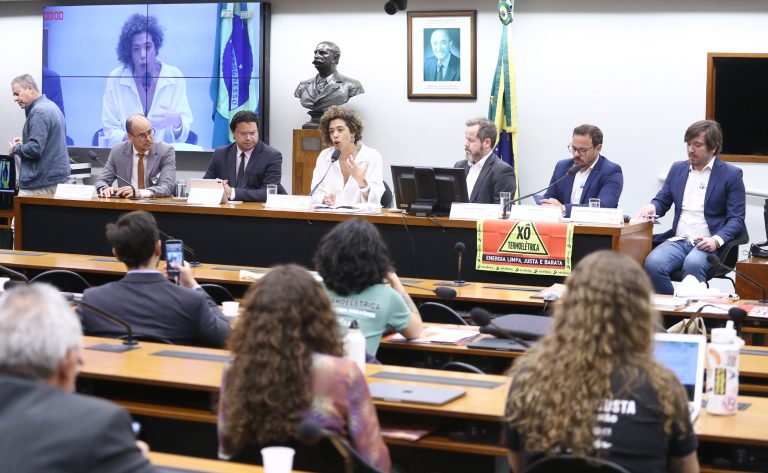 Especialistas pedem fim dos subsídios ao carvão mineral