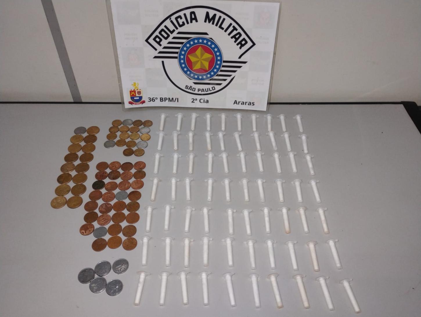 Homem é preso em flagrante com quase 300 porções de cocaína em Leme (SP)