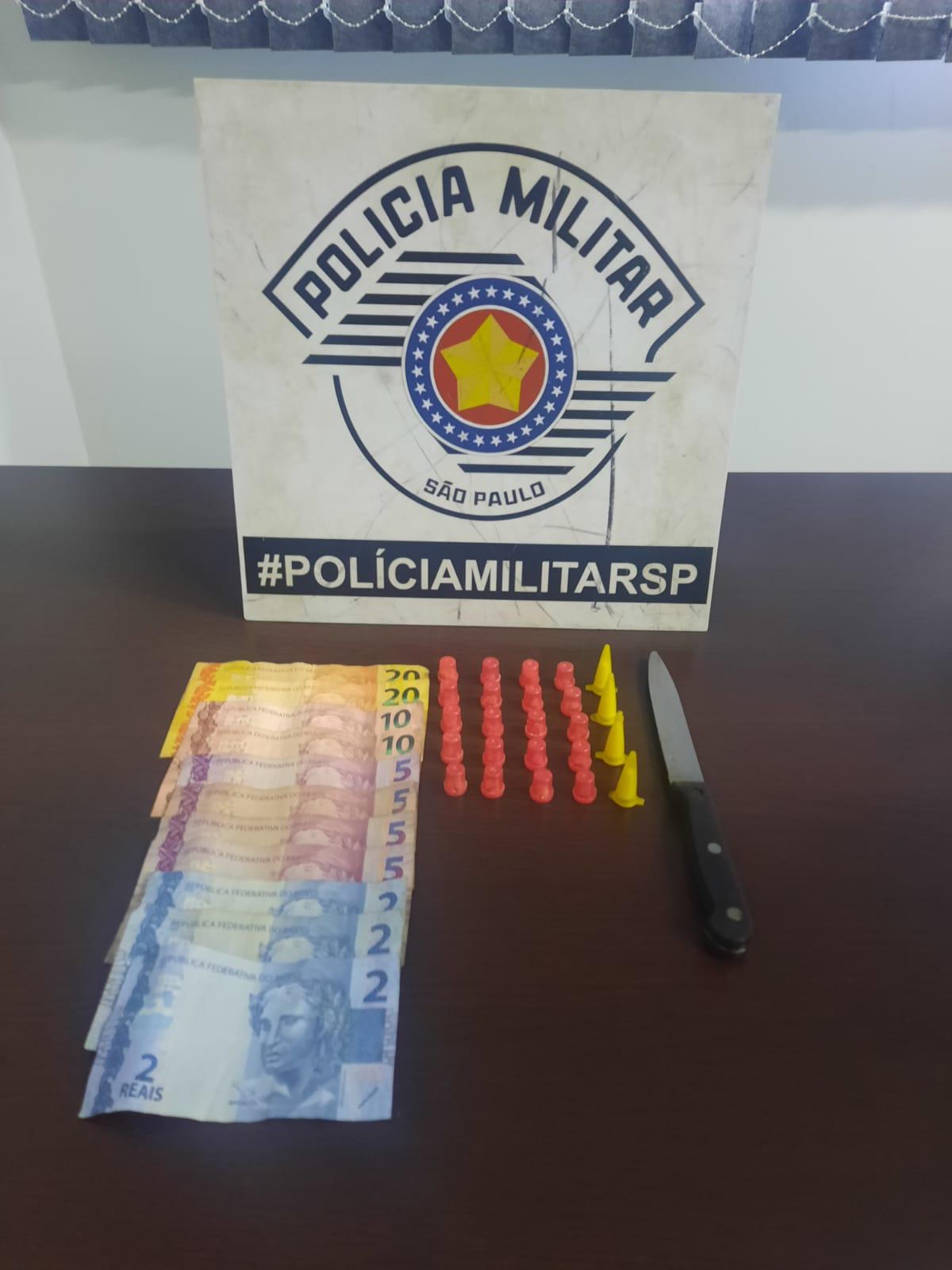 Mulher é presa em flagrante por tráfico de drogas próximo à escola em Leme (SP)