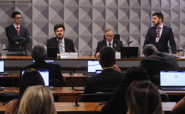 Pedido de vista adia para esta quarta-feira a votação de relatório sobre a tarifa social de energia