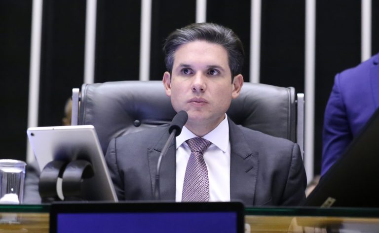 Câmara vai votar semanalmente projetos sobre segurança pública, diz Motta