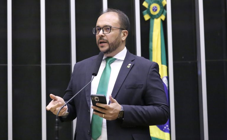 Comissão aprova atenção integral à pessoa com síndrome de Down no SUS