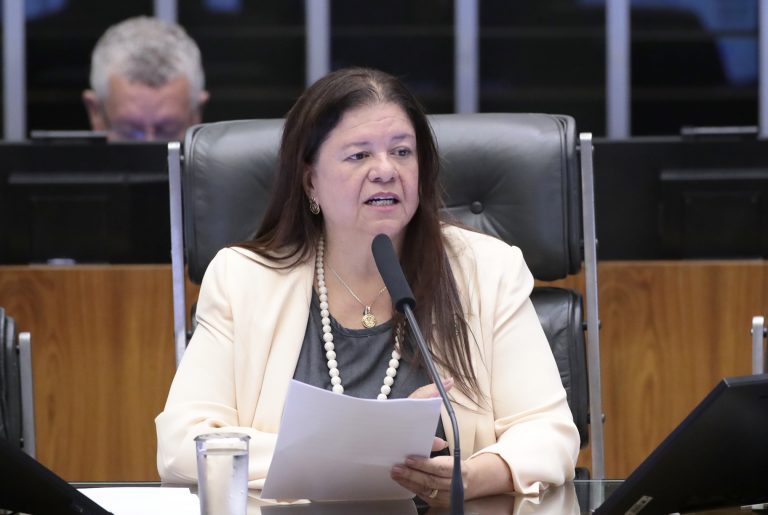 Comissão aprova nova regra para concessão de visita a filhos por pai agressor