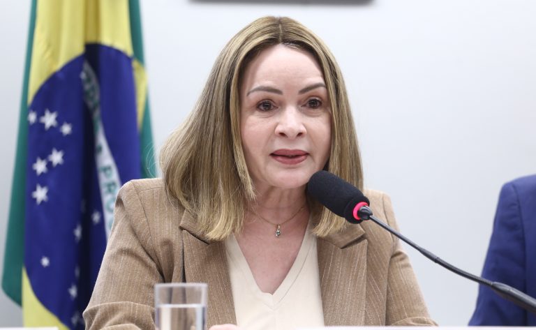 Comissão aprova piso salarial para profissionais técnicos da educação