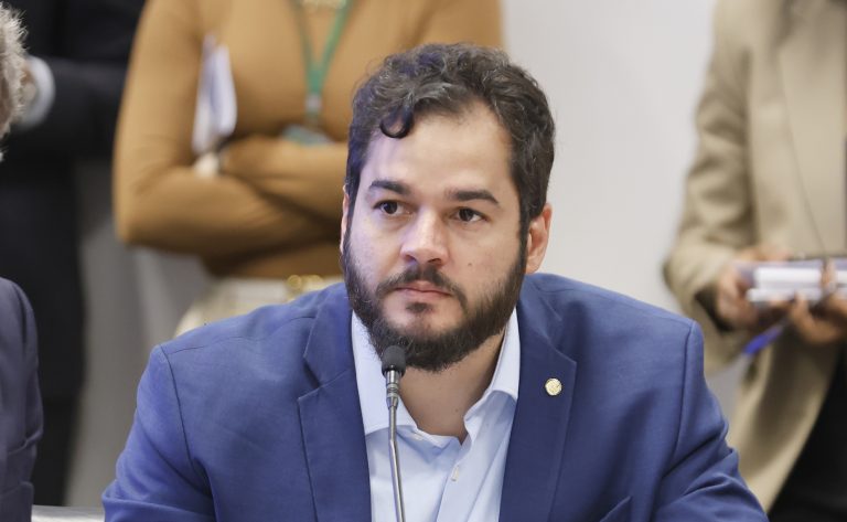 Comissão aprova projeto que considera assistência aos animais como serviço voluntário