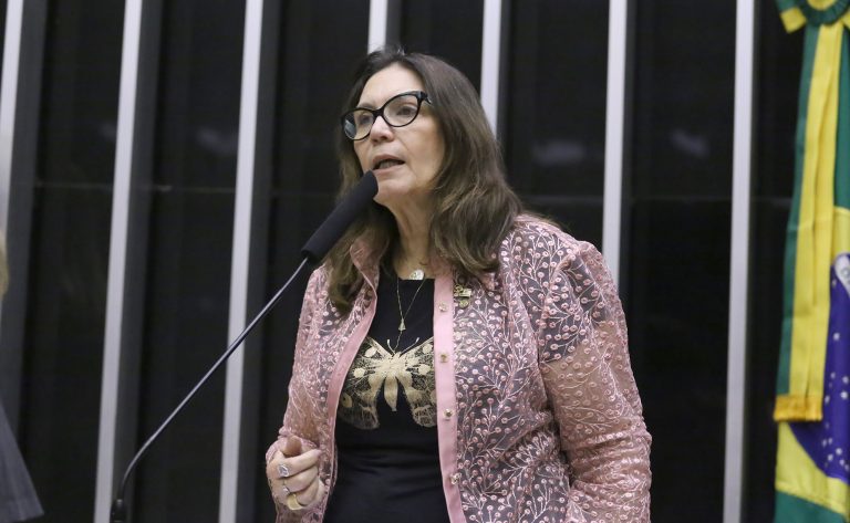 Comissão aprova projeto que suspende mudança em regra para privatização