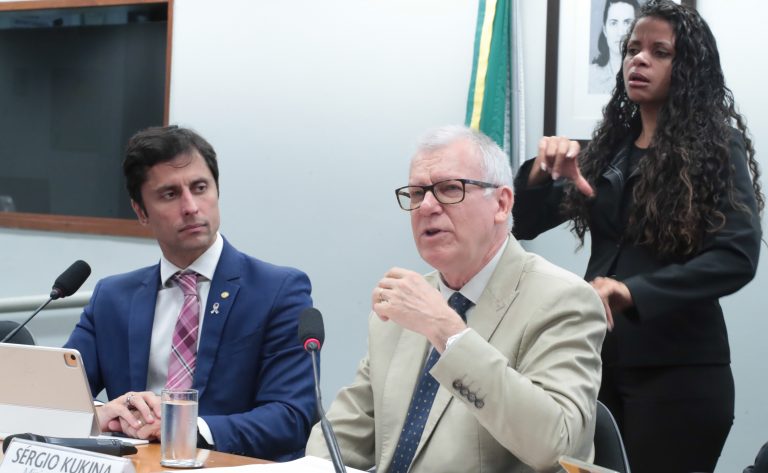 Especialistas dizem esperar cumprimento das leis que garantem tratamento integral a neurodivergentes