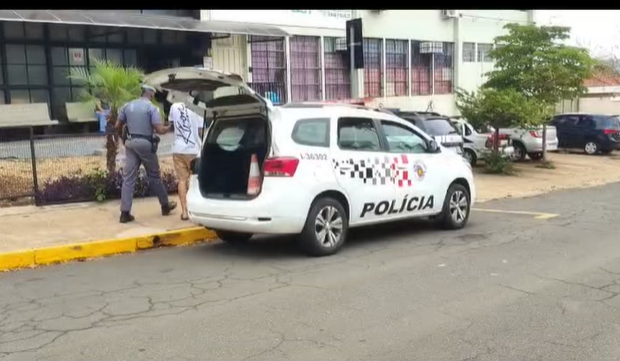 Funcionário é preso após furtar cartões do patrão e fazer compras na madrugada em Pirassununga