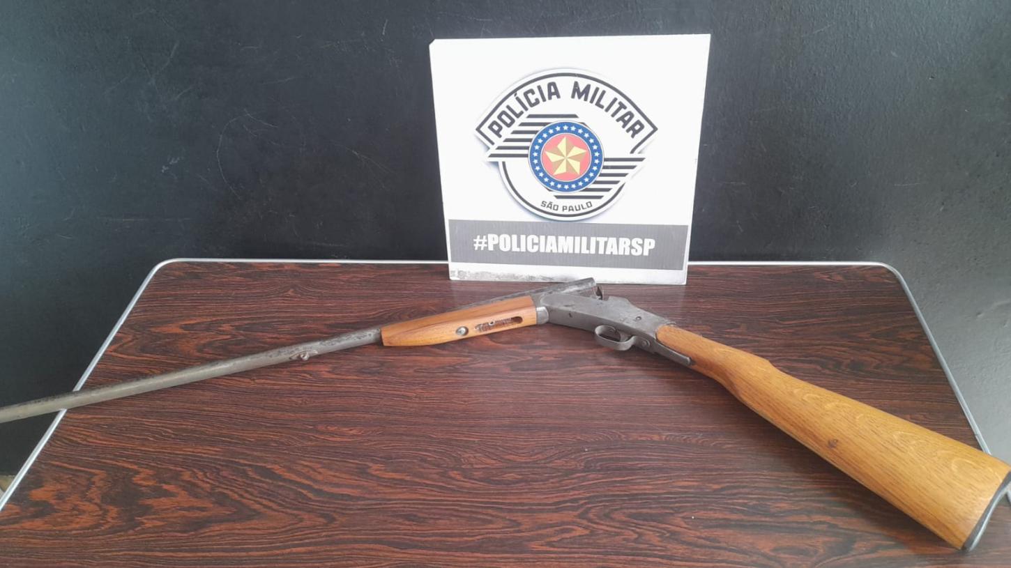 Homem é detido por posse ilegal de arma em Pirassununga durante