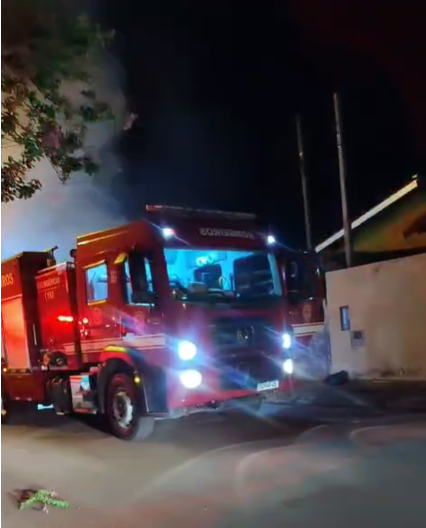 Incêndio atinge empresa de paletes durante a madrugada em Leme