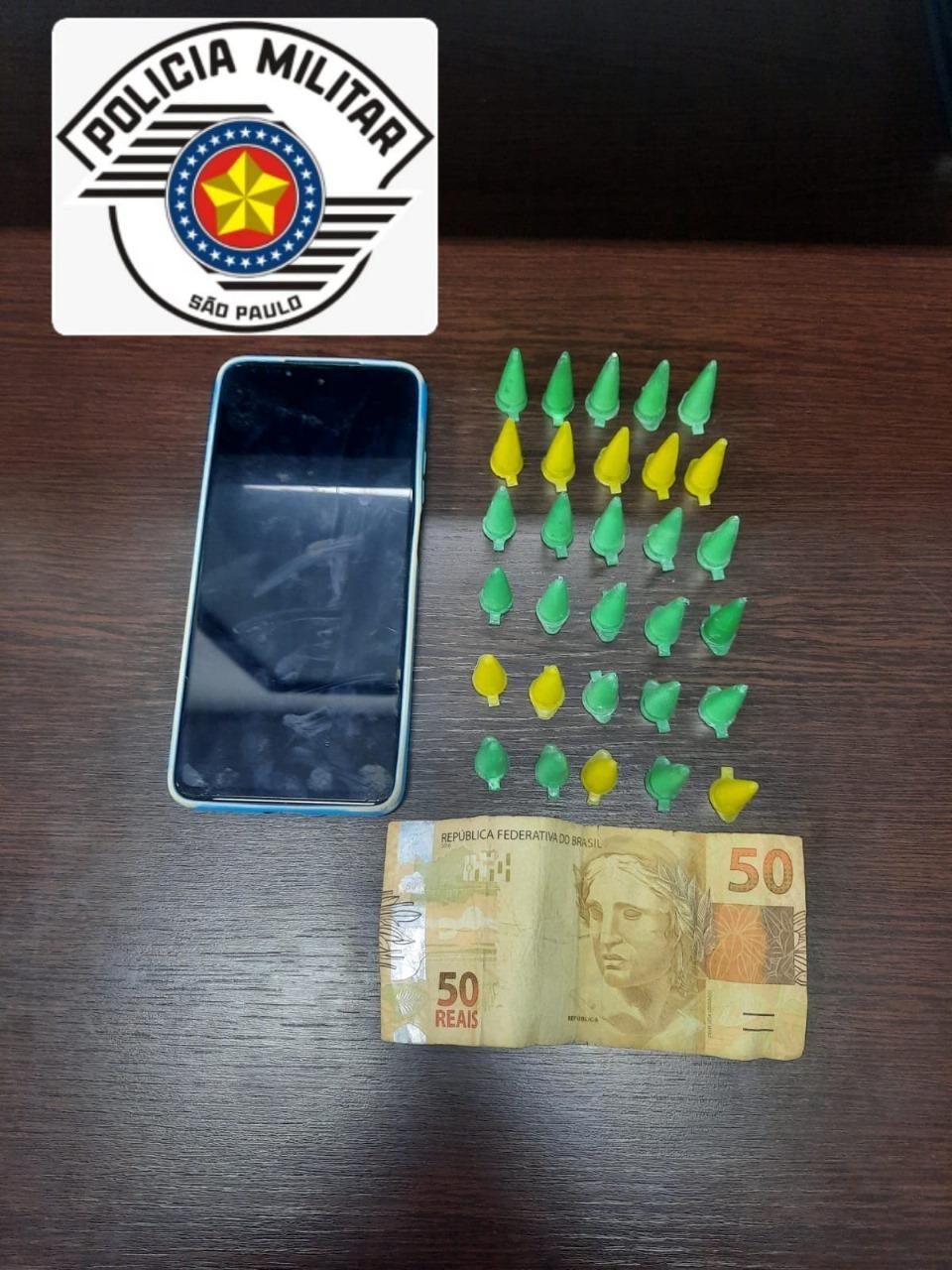 Polícia Militar prende homem por tráfico de drogas em flagrante no Jardim Saulo em Leme