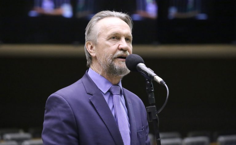 Projeto garante flexibilidade no trabalho a pais de crianças neurodiversas