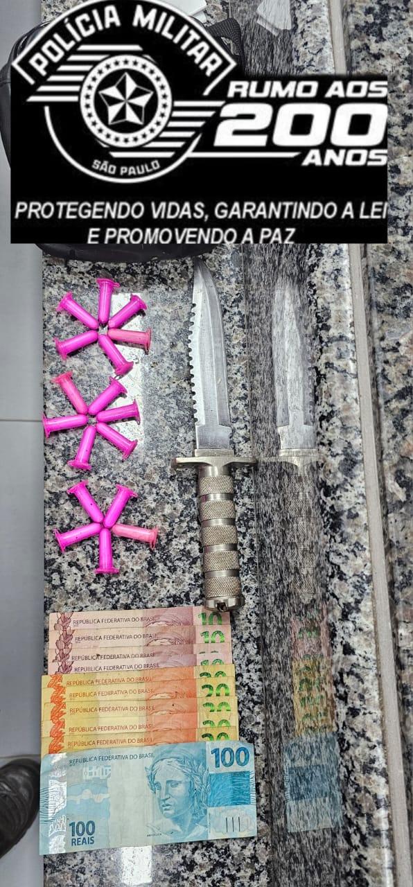 Suspeito de 26 anos é preso com cocaína e faca no Jardim Primavera