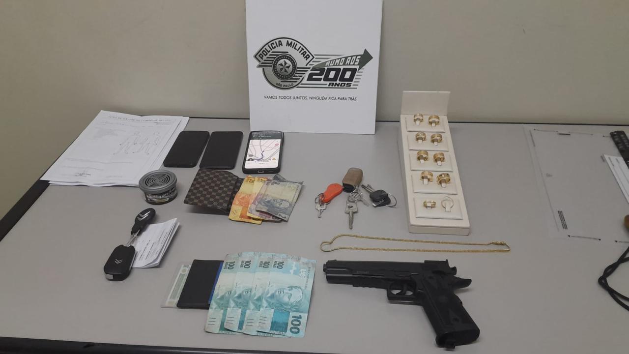 Trio é preso após roubo a joalheria e perseguição pela Anhanguera