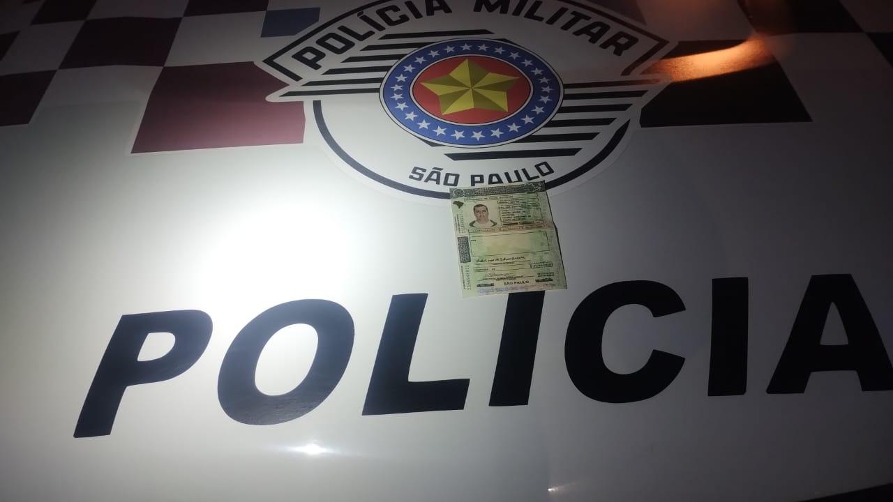 Homem é detido em Pirassununga por apresentar CNH falsa durante Operação Impacto